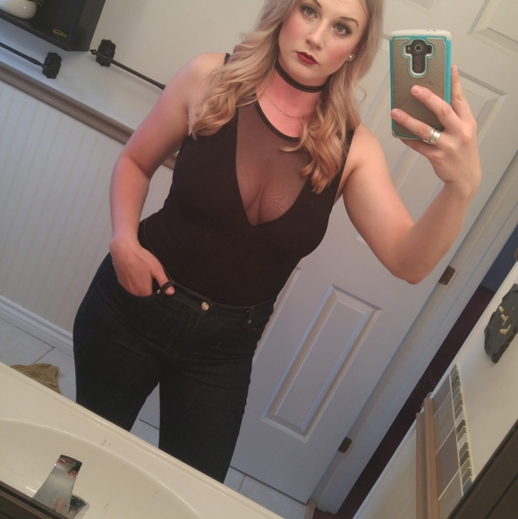 Meet your Posher, Aleena - Picture 5 of 7